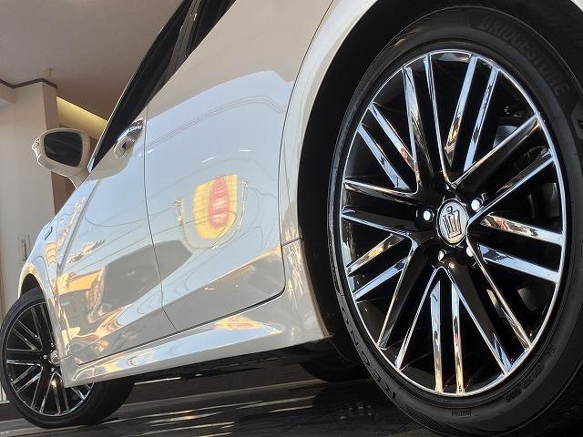 クラウンハイブリッド アスリートＳ　ブラックスタイル　禁煙車　モデリスタエアロ　サンルーフ　テラロッサ本革エアシート　アドバンスドパッケージ　レーダークルーズ　クリランスソナー　プリクラッシュ　パワーシート　１８インチスパッタリングＡＷ　バックカメラ（11枚目）