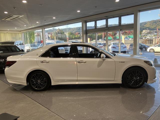 クラウンハイブリッド アスリートＳ　ブラックスタイル　禁煙車　モデリスタエアロ　サンルーフ　テラロッサ本革エアシート　アドバンスドパッケージ　レーダークルーズ　クリランスソナー　プリクラッシュ　パワーシート　１８インチスパッタリングＡＷ　バックカメラ（14枚目）