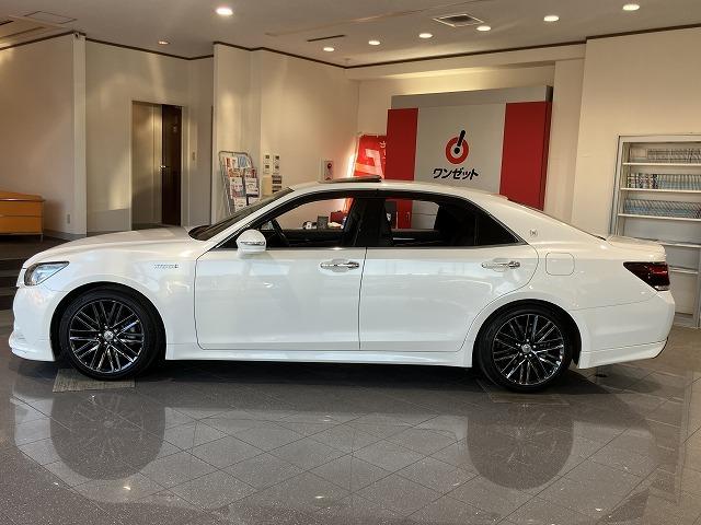 クラウンハイブリッド アスリートＳ　ブラックスタイル　禁煙車　モデリスタエアロ　サンルーフ　テラロッサ本革エアシート　アドバンスドパッケージ　レーダークルーズ　クリランスソナー　プリクラッシュ　パワーシート　１８インチスパッタリングＡＷ　バックカメラ（15枚目）