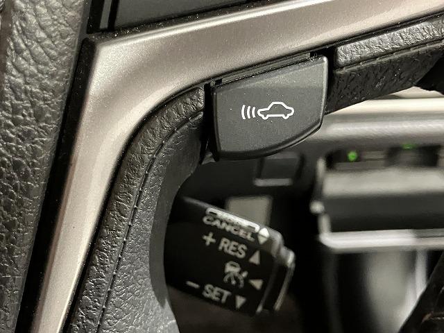 クラウン アスリートＳ　禁煙車　黒本革エアシート　アドバンストパッケージ　レーダークルーズ　クリアランスソナー　プリクラッシュ　スパッタリング１８インチＡＷ　メーカーナビゲーション　バックモニター　ＨＩＤヘッドライト　ＥＴＣ（8枚目）