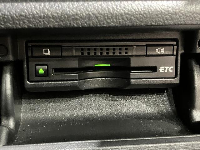 クラウン アスリートＳ　禁煙車　黒本革エアシート　アドバンストパッケージ　レーダークルーズ　クリアランスソナー　プリクラッシュ　スパッタリング１８インチＡＷ　メーカーナビゲーション　バックモニター　ＨＩＤヘッドライト　ＥＴＣ（19枚目）