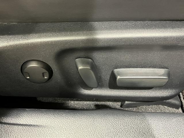 クラウン アスリートＳ　禁煙車　黒本革エアシート　アドバンストパッケージ　レーダークルーズ　クリアランスソナー　プリクラッシュ　スパッタリング１８インチＡＷ　メーカーナビゲーション　バックモニター　ＨＩＤヘッドライト　ＥＴＣ（35枚目）