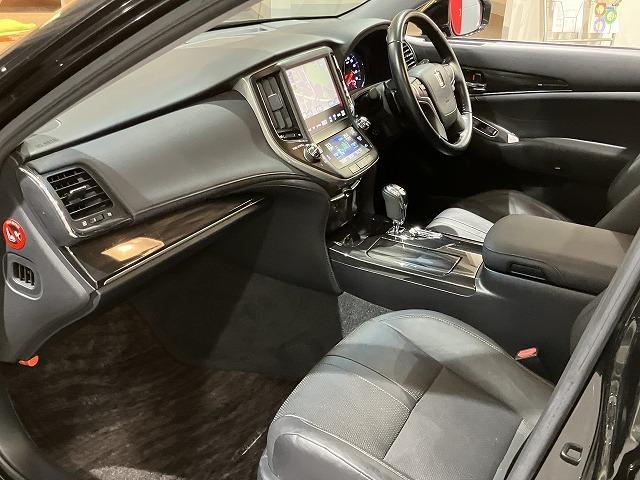 クラウン アスリートＳ　禁煙車　黒本革エアシート　アドバンストパッケージ　レーダークルーズ　クリアランスソナー　プリクラッシュ　スパッタリング１８インチＡＷ　メーカーナビゲーション　バックモニター　ＨＩＤヘッドライト　ＥＴＣ（46枚目）