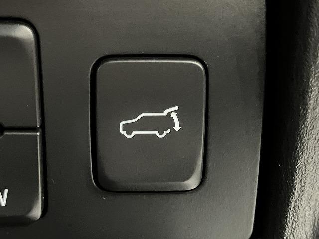 ＣＸ－８ ＸＤプロアクティブ　Ｓパッケージ　禁煙　アルパインフリップダウン　スマートシティブレーキ　３６０°ビュー　レーダークルーズ　クリアランスソナー　ブラインドスポットモニタ　　シートメモリー　黒本革エアシート　ルーフレール　電動リアゲート（8枚目）