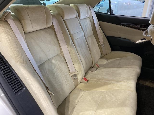 クラウンハイブリッド ロイヤルサルーン　禁煙車　アドバンストパッケージ　レーダークルーズ　クリランスソナー　トヨタセーフティセンス　プリクラッシュ　ＬＥＤヘッドライト　メーカーナビゲーション　バックモニター　パワーシート　シートヒーター（10枚目）