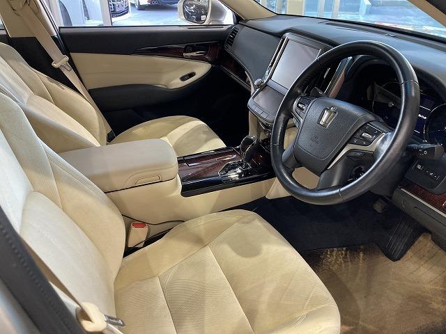 クラウンハイブリッド ロイヤルサルーン　禁煙車　アドバンストパッケージ　レーダークルーズ　クリランスソナー　トヨタセーフティセンス　プリクラッシュ　ＬＥＤヘッドライト　メーカーナビゲーション　バックモニター　パワーシート　シートヒーター（41枚目）