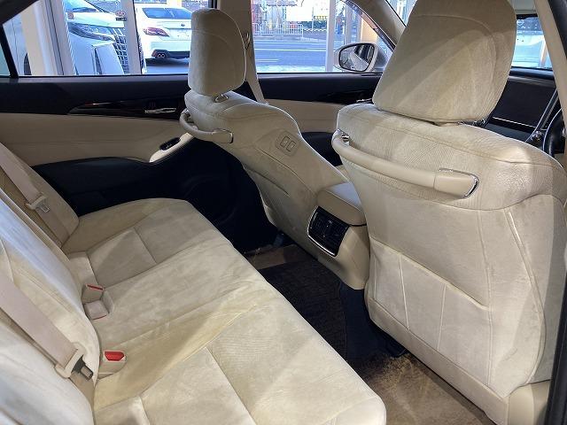 クラウンハイブリッド ロイヤルサルーン　禁煙車　アドバンストパッケージ　レーダークルーズ　クリランスソナー　トヨタセーフティセンス　プリクラッシュ　ＬＥＤヘッドライト　メーカーナビゲーション　バックモニター　パワーシート　シートヒーター（42枚目）