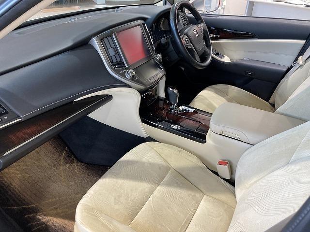 クラウンハイブリッド ロイヤルサルーン　禁煙車　アドバンストパッケージ　レーダークルーズ　クリランスソナー　トヨタセーフティセンス　プリクラッシュ　ＬＥＤヘッドライト　メーカーナビゲーション　バックモニター　パワーシート　シートヒーター（52枚目）