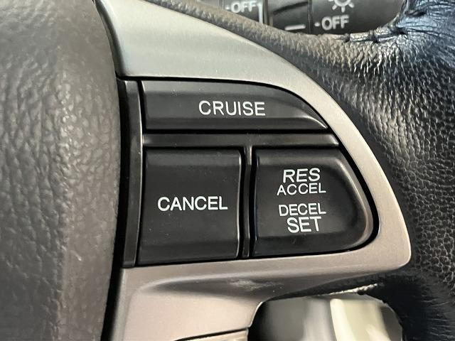 インスパイア ベースグレード　禁煙車　クルーズコントロール　純正１７インチＡＷ　ＨＩＤヘッドライト　クロハーフレザーシート　パワーシート　メーカーナビゲーション　スマートキー　ビルトインＥＴＣ（6枚目）