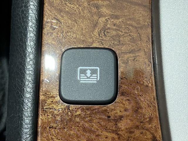 インスパイア ベースグレード　禁煙車　クルーズコントロール　純正１７インチＡＷ　ＨＩＤヘッドライト　クロハーフレザーシート　パワーシート　メーカーナビゲーション　スマートキー　ビルトインＥＴＣ（8枚目）