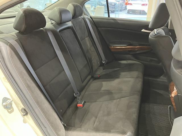 インスパイア ベースグレード　禁煙車　クルーズコントロール　純正１７インチＡＷ　ＨＩＤヘッドライト　クロハーフレザーシート　パワーシート　メーカーナビゲーション　スマートキー　ビルトインＥＴＣ（10枚目）