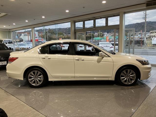 インスパイア ベースグレード　禁煙車　クルーズコントロール　純正１７インチＡＷ　ＨＩＤヘッドライト　クロハーフレザーシート　パワーシート　メーカーナビゲーション　スマートキー　ビルトインＥＴＣ（15枚目）