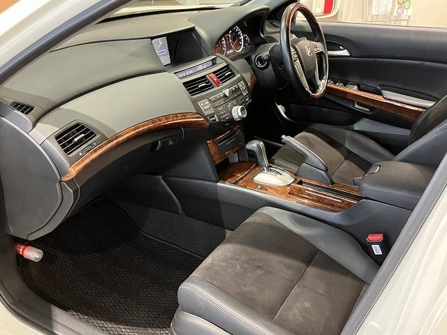 インスパイア ベースグレード　禁煙車　クルーズコントロール　純正１７インチＡＷ　ＨＩＤヘッドライト　クロハーフレザーシート　パワーシート　メーカーナビゲーション　スマートキー　ビルトインＥＴＣ（48枚目）