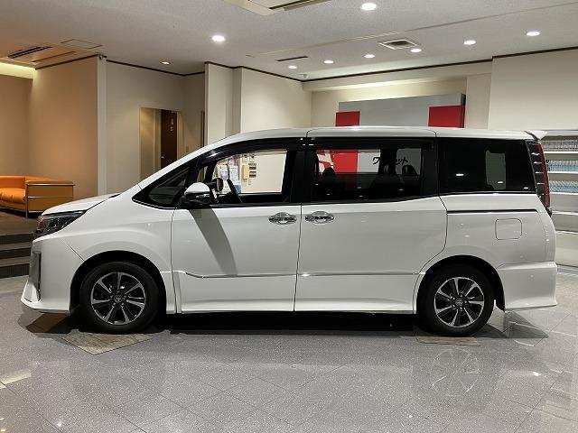 ノア Ｓｉ　ダブルバイビーＩＩ　禁煙　トヨタセーフティセンス　プリクラッシュ　クルーズコントロール　クリアランスソナー　両側パワースライドドア　ＬＥＤヘッドライト　オートハイビーム　純正１６インチＡＷ　クロハーフレザーシート　ＥＴＣ（16枚目）