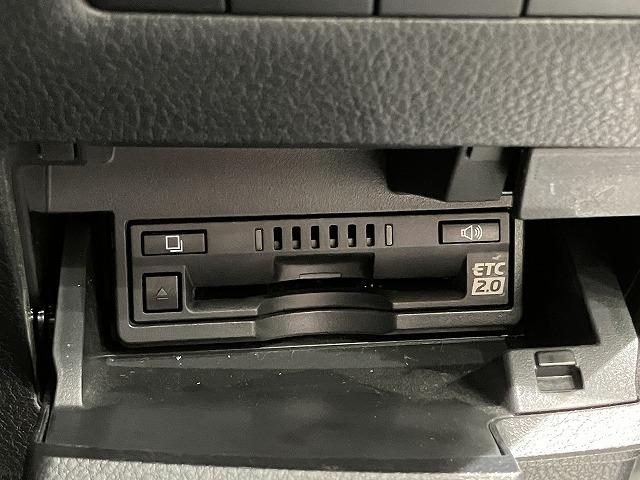 ＥＳ ＥＳ３００ｈ　バージョンＬ　禁煙車　トランクスポイラー　サンルーフ　レクサスセーフティ＋　パノラミックビューモニター　レーダークルーズ　クリアランスソナー　レーンキープ　ブラインドスポットモニター　黒本革エアシート　電動トランク（14枚目）