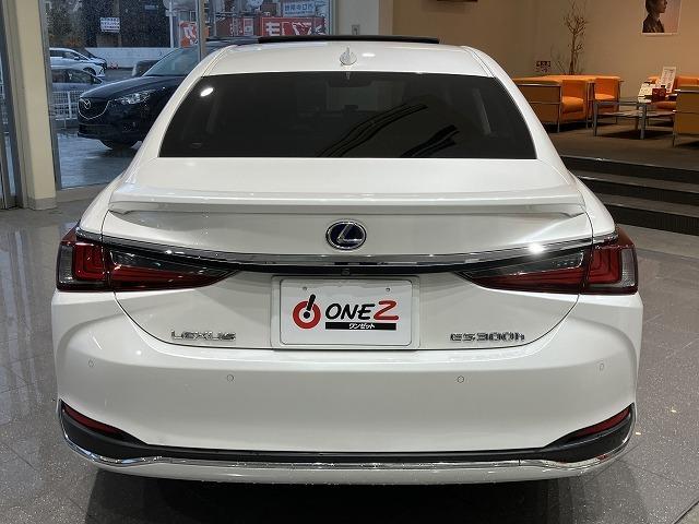 ＥＳ ＥＳ３００ｈ　バージョンＬ　禁煙車　トランクスポイラー　サンルーフ　レクサスセーフティ＋　パノラミックビューモニター　レーダークルーズ　クリアランスソナー　レーンキープ　ブラインドスポットモニター　黒本革エアシート　電動トランク（18枚目）