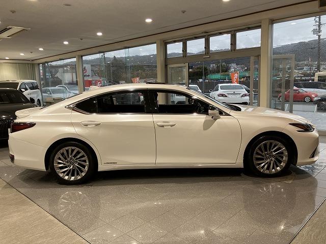 ＥＳ ＥＳ３００ｈ　バージョンＬ　禁煙車　トランクスポイラー　サンルーフ　レクサスセーフティ＋　パノラミックビューモニター　レーダークルーズ　クリアランスソナー　レーンキープ　ブラインドスポットモニター　黒本革エアシート　電動トランク（29枚目）