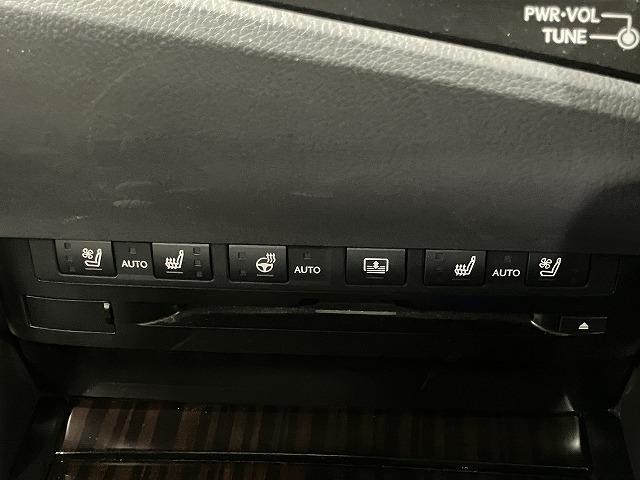 ＥＳ ＥＳ３００ｈ　バージョンＬ　禁煙車　トランクスポイラー　サンルーフ　レクサスセーフティ＋　パノラミックビューモニター　レーダークルーズ　クリアランスソナー　レーンキープ　ブラインドスポットモニター　黒本革エアシート　電動トランク（57枚目）