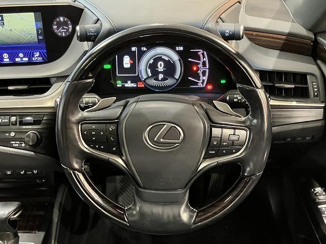 ＥＳ ＥＳ３００ｈ　バージョンＬ　禁煙車　トランクスポイラー　サンルーフ　レクサスセーフティ＋　パノラミックビューモニター　レーダークルーズ　クリアランスソナー　レーンキープ　ブラインドスポットモニター　黒本革エアシート　電動トランク（62枚目）
