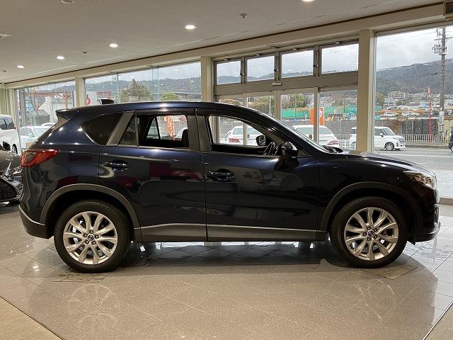 ＣＸ－５ ＸＤ　Ｌパッケージ　禁煙車　４ＷＤ　クルーズコントロール　スマートシティブレーキ　ブラインドスポットモニター　黒本革エアシート　パワーシート　シートヒーター　ＨＩＤヘッドライト　オートライト　純正１９インチＡＷ（30枚目）