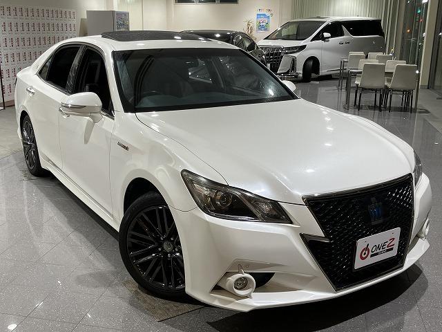 クラウンハイブリッド アスリートＳ　ブラックスタイル　サンルーフ　テラロッサ本革エアシート　アドバントパッケージ　レーダークルーズ　クリアランスソナー　プリクラッシュ　バックモニター　パワーシート　純正１８インチスパッタリングＡＷ　オートライト　ＥＴＣ（4枚目）