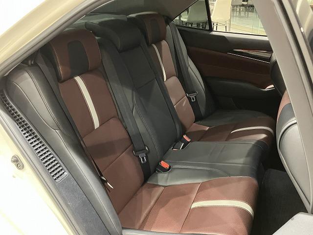 クラウンハイブリッド アスリートＳ　ブラックスタイル　サンルーフ　テラロッサ本革エアシート　アドバントパッケージ　レーダークルーズ　クリアランスソナー　プリクラッシュ　バックモニター　パワーシート　純正１８インチスパッタリングＡＷ　オートライト　ＥＴＣ（11枚目）