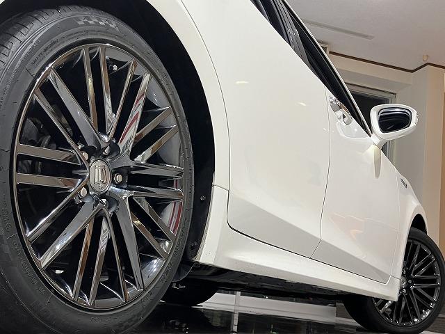 クラウンハイブリッド アスリートＳ　ブラックスタイル　サンルーフ　テラロッサ本革エアシート　アドバントパッケージ　レーダークルーズ　クリアランスソナー　プリクラッシュ　バックモニター　パワーシート　純正１８インチスパッタリングＡＷ　オートライト　ＥＴＣ（12枚目）