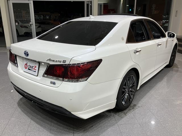 クラウンハイブリッド アスリートＳ　ブラックスタイル　サンルーフ　テラロッサ本革エアシート　アドバントパッケージ　レーダークルーズ　クリアランスソナー　プリクラッシュ　バックモニター　パワーシート　純正１８インチスパッタリングＡＷ　オートライト　ＥＴＣ（17枚目）