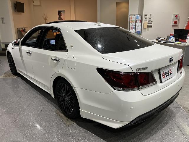 クラウンハイブリッド アスリートＳ　ブラックスタイル　サンルーフ　テラロッサ本革エアシート　アドバントパッケージ　レーダークルーズ　クリアランスソナー　プリクラッシュ　バックモニター　パワーシート　純正１８インチスパッタリングＡＷ　オートライト　ＥＴＣ（18枚目）