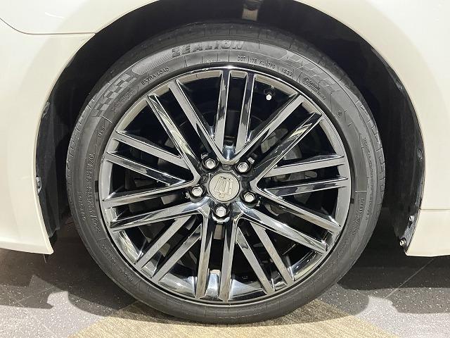 クラウンハイブリッド アスリートＳ　ブラックスタイル　サンルーフ　テラロッサ本革エアシート　アドバントパッケージ　レーダークルーズ　クリアランスソナー　プリクラッシュ　バックモニター　パワーシート　純正１８インチスパッタリングＡＷ　オートライト　ＥＴＣ（25枚目）