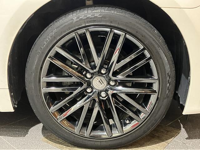 クラウンハイブリッド アスリートＳ　ブラックスタイル　サンルーフ　テラロッサ本革エアシート　アドバントパッケージ　レーダークルーズ　クリアランスソナー　プリクラッシュ　バックモニター　パワーシート　純正１８インチスパッタリングＡＷ　オートライト　ＥＴＣ（27枚目）