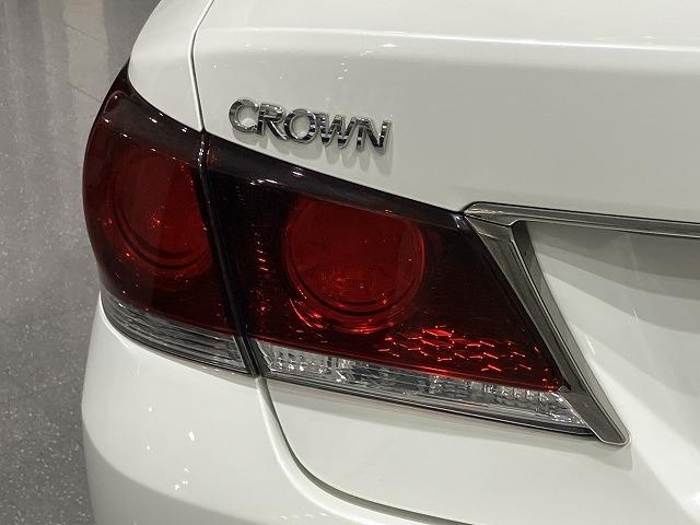クラウンハイブリッド アスリートＳ　ブラックスタイル　サンルーフ　テラロッサ本革エアシート　アドバントパッケージ　レーダークルーズ　クリアランスソナー　プリクラッシュ　バックモニター　パワーシート　純正１８インチスパッタリングＡＷ　オートライト　ＥＴＣ（29枚目）