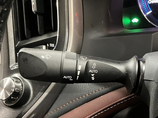 クラウンハイブリッド アスリートＳ　ブラックスタイル　サンルーフ　テラロッサ本革エアシート　アドバントパッケージ　レーダークルーズ　クリアランスソナー　プリクラッシュ　バックモニター　パワーシート　純正１８インチスパッタリングＡＷ　オートライト　ＥＴＣ（56枚目）