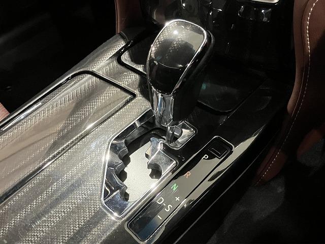 クラウンハイブリッド アスリートＳ　ブラックスタイル　サンルーフ　テラロッサ本革エアシート　アドバントパッケージ　レーダークルーズ　クリアランスソナー　プリクラッシュ　バックモニター　パワーシート　純正１８インチスパッタリングＡＷ　オートライト　ＥＴＣ（57枚目）