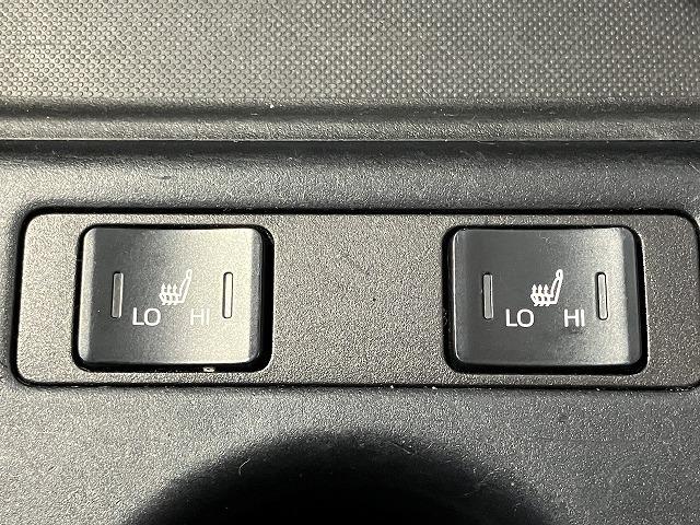 プリウス Ｓツーリングセレクション　禁煙車　モデリスタフルエアロ　モデリスタマフラー　純正ナビゲーション　トヨタセーフティセンス　プリクラッシュ　レーダークルーズ　クリアランスソナー　レーンキープ　オートハイビーム　黒合皮シート　ＥＴＣ（7枚目）