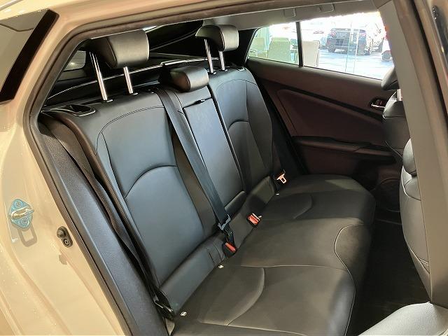 プリウス Ｓツーリングセレクション　禁煙車　モデリスタフルエアロ　モデリスタマフラー　純正ナビゲーション　トヨタセーフティセンス　プリクラッシュ　レーダークルーズ　クリアランスソナー　レーンキープ　オートハイビーム　黒合皮シート　ＥＴＣ（10枚目）