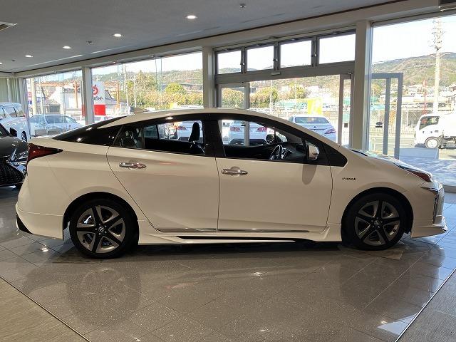 プリウス Ｓツーリングセレクション　禁煙車　モデリスタフルエアロ　モデリスタマフラー　純正ナビゲーション　トヨタセーフティセンス　プリクラッシュ　レーダークルーズ　クリアランスソナー　レーンキープ　オートハイビーム　黒合皮シート　ＥＴＣ（13枚目）