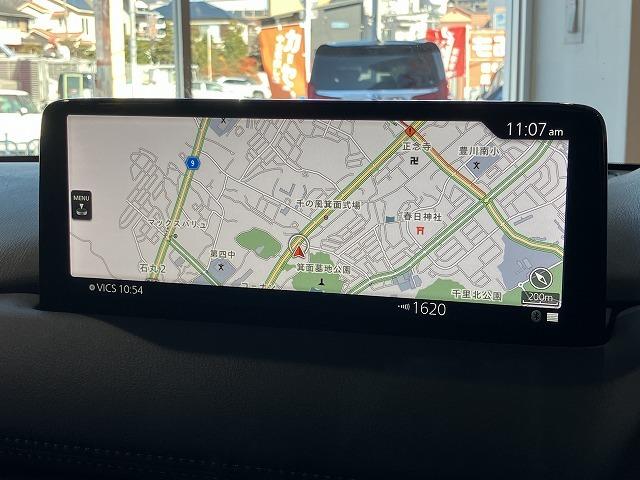 ＣＸ－８ ２５Ｓ　ブラックトーンエディション　ワンオーナー　禁煙車　ルーフレール　サイドガーニッシュ　メーカーナビゲーション　３６０°ビューモニター　レーダークルーズ　クリアランスソナー　ブラインドスポットモニター　クロハーフレザーシート　ＥＴＣ（4枚目）