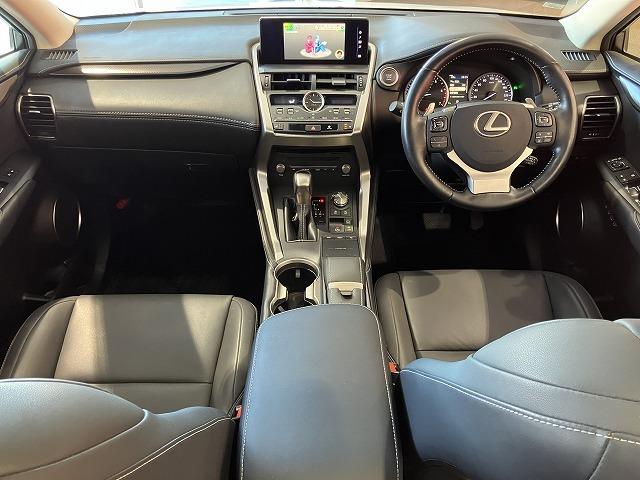 ＮＸ ＮＸ３００　Ｉパッケージ　禁煙車　パノラマルーフ　ブラインドスポットモニター　パーキングサポート　リアクロストラフィックアラート　レクサスセーフティ＋　レーダークルーズ　クリアランスソナー　プリクラッシュ　オートハイビーム（3枚目）