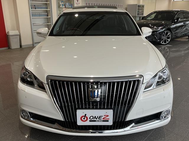 クラウンマジェスタ Ｆバージョン　禁煙　サンルーフ　パノラミックビューモニタ　１８インチＡＷ　プリクラッシュ　レーダークルーズ　クリアランスソナー　ブラインドスポットモニター　黒本革エアシート　メモリパワーシート　電動リアサンシェード（13枚目）