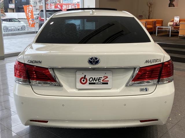 クラウンマジェスタ Ｆバージョン　禁煙　サンルーフ　パノラミックビューモニタ　１８インチＡＷ　プリクラッシュ　レーダークルーズ　クリアランスソナー　ブラインドスポットモニター　黒本革エアシート　メモリパワーシート　電動リアサンシェード（14枚目）