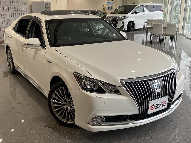 クラウンマジェスタ Ｆバージョン　禁煙　サンルーフ　パノラミックビューモニタ　１８インチＡＷ　プリクラッシュ　レーダークルーズ　クリアランスソナー　ブラインドスポットモニター　黒本革エアシート　メモリパワーシート　電動リアサンシェード（17枚目）