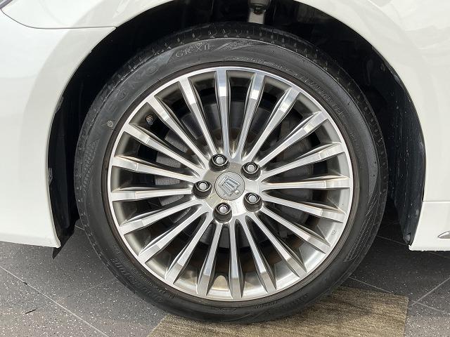 クラウンマジェスタ Ｆバージョン　禁煙　サンルーフ　パノラミックビューモニタ　１８インチＡＷ　プリクラッシュ　レーダークルーズ　クリアランスソナー　ブラインドスポットモニター　黒本革エアシート　メモリパワーシート　電動リアサンシェード（27枚目）