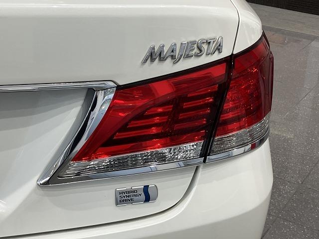 クラウンマジェスタ Ｆバージョン　禁煙　サンルーフ　パノラミックビューモニタ　１８インチＡＷ　プリクラッシュ　レーダークルーズ　クリアランスソナー　ブラインドスポットモニター　黒本革エアシート　メモリパワーシート　電動リアサンシェード（32枚目）