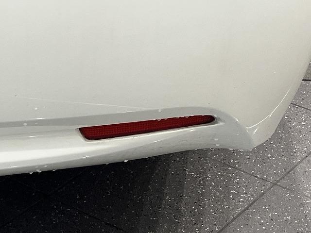 クラウンマジェスタ Ｆバージョン　禁煙　サンルーフ　パノラミックビューモニタ　１８インチＡＷ　プリクラッシュ　レーダークルーズ　クリアランスソナー　ブラインドスポットモニター　黒本革エアシート　メモリパワーシート　電動リアサンシェード（35枚目）