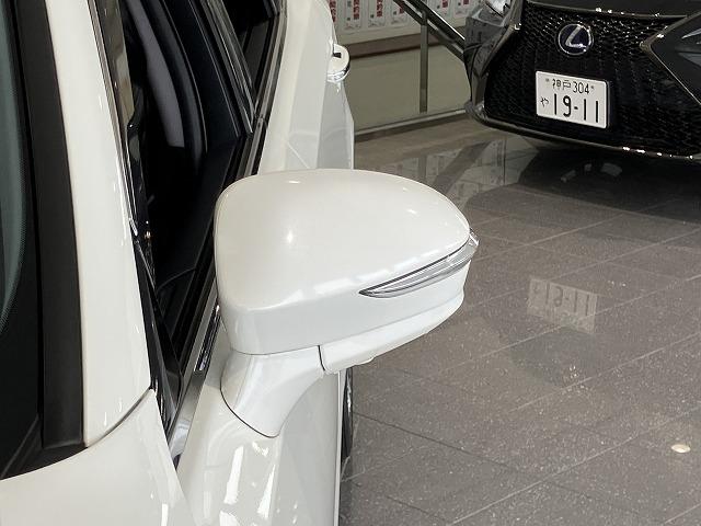 クラウンマジェスタ Ｆバージョン　禁煙　サンルーフ　パノラミックビューモニタ　１８インチＡＷ　プリクラッシュ　レーダークルーズ　クリアランスソナー　ブラインドスポットモニター　黒本革エアシート　メモリパワーシート　電動リアサンシェード（50枚目）