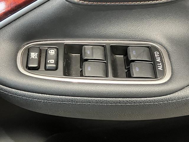 クラウンマジェスタ Ｆバージョン　禁煙　サンルーフ　パノラミックビューモニタ　１８インチＡＷ　プリクラッシュ　レーダークルーズ　クリアランスソナー　ブラインドスポットモニター　黒本革エアシート　メモリパワーシート　電動リアサンシェード（55枚目）