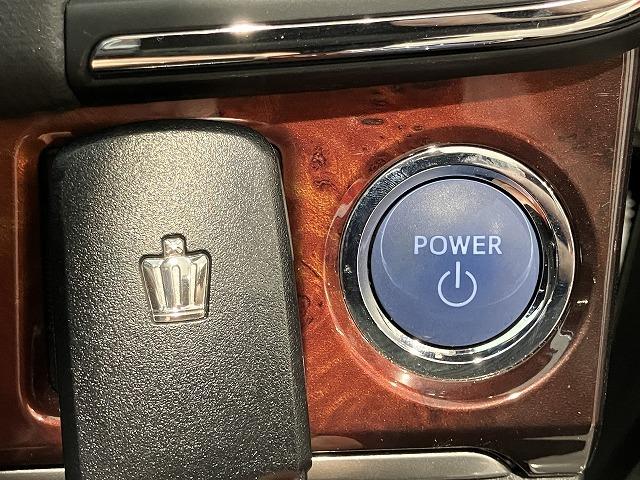 クラウンマジェスタ Ｆバージョン　禁煙　サンルーフ　パノラミックビューモニタ　１８インチＡＷ　プリクラッシュ　レーダークルーズ　クリアランスソナー　ブラインドスポットモニター　黒本革エアシート　メモリパワーシート　電動リアサンシェード（59枚目）