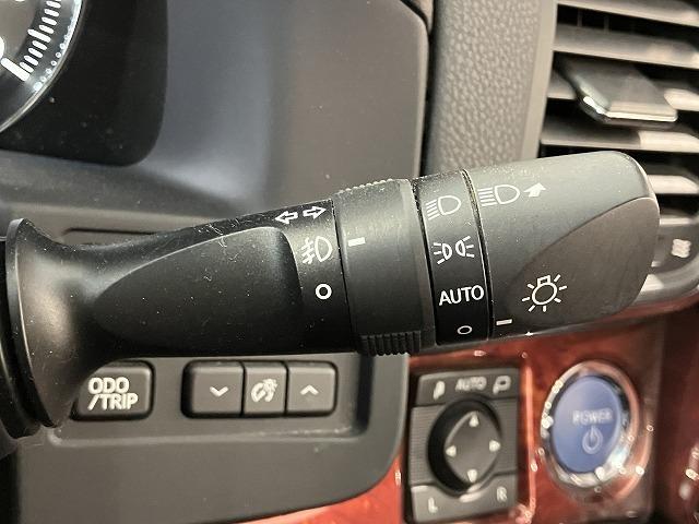 クラウンマジェスタ Ｆバージョン　禁煙　サンルーフ　パノラミックビューモニタ　１８インチＡＷ　プリクラッシュ　レーダークルーズ　クリアランスソナー　ブラインドスポットモニター　黒本革エアシート　メモリパワーシート　電動リアサンシェード（63枚目）