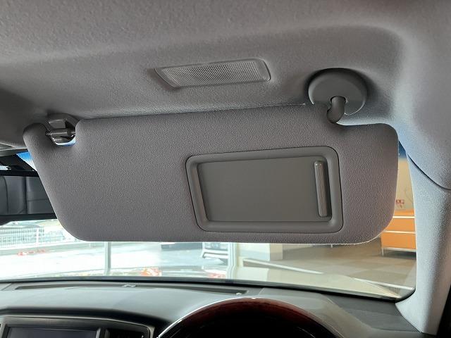 クラウンマジェスタ Ｆバージョン　禁煙　サンルーフ　パノラミックビューモニタ　１８インチＡＷ　プリクラッシュ　レーダークルーズ　クリアランスソナー　ブラインドスポットモニター　黒本革エアシート　メモリパワーシート　電動リアサンシェード（74枚目）